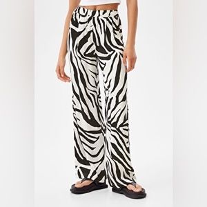 ⭐️Host Pick⭐️BERSHKA ELASTIC WAIST WIDE LEG SATIN TROUSERS